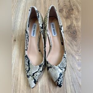 Steve Madden Savvy Tan Snake Print Pumps Size 8.5 LNC